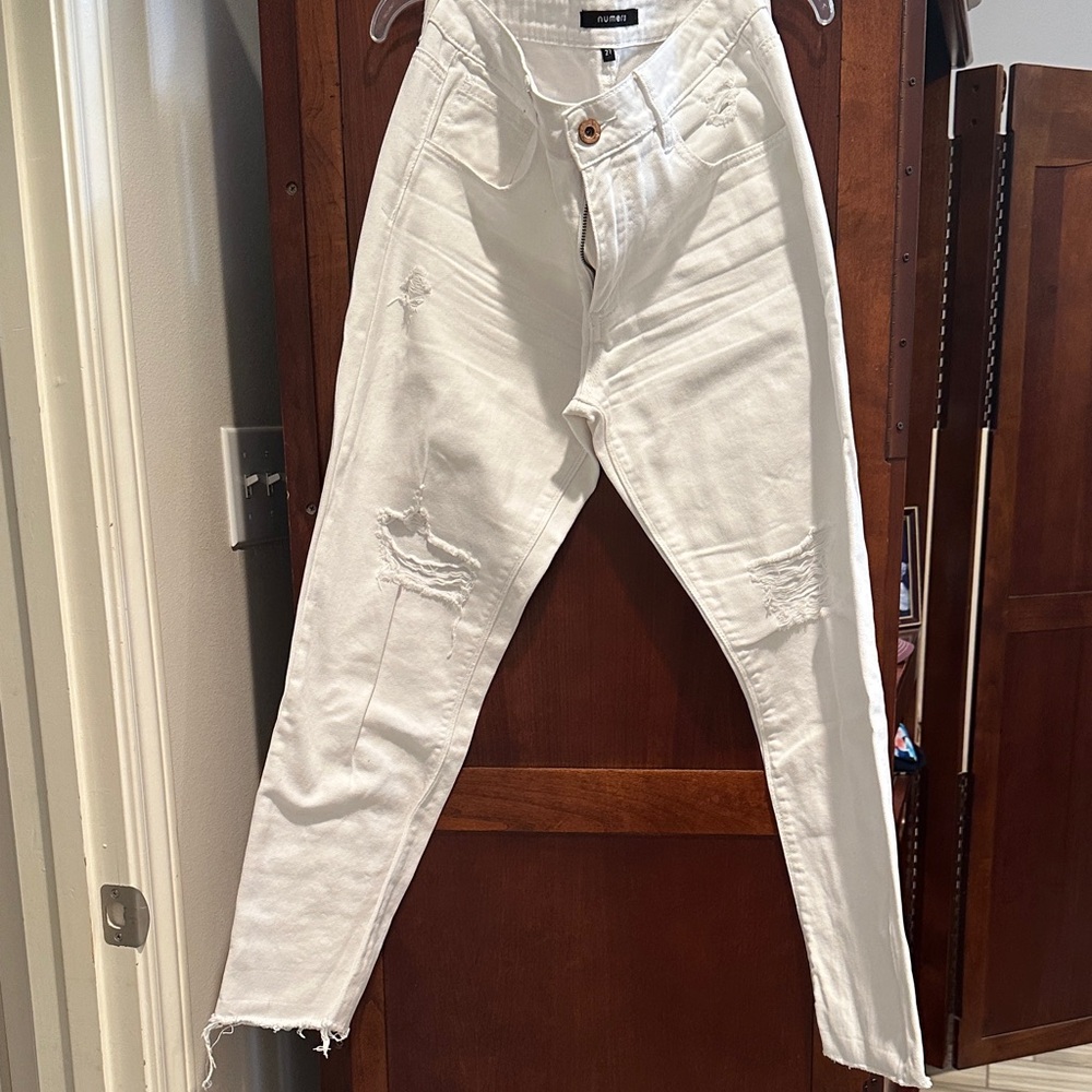 Stylish White Distressed Jeans
